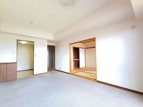 Condo in Chiba City, view 4