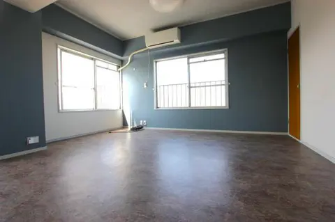 Condo in Fukuoka City, view 2