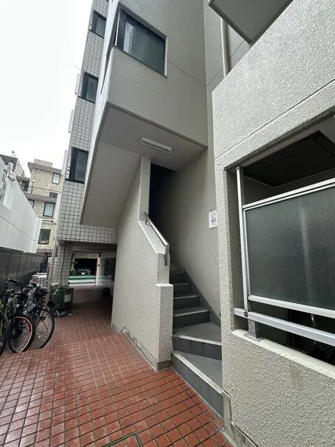 Condo in Meguro, view 3
