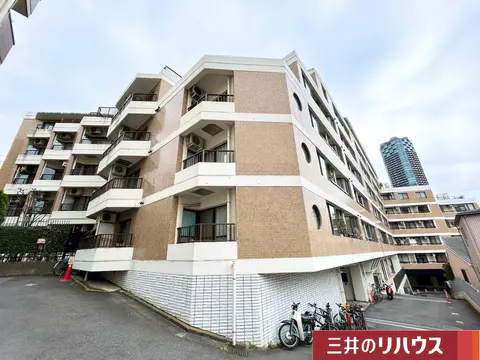 Condo in Minato, view 2