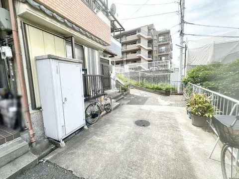 House in Osaka City, view 3