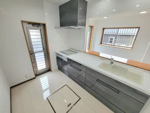 House in Chiba City, view 3