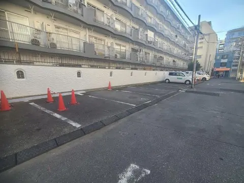 Condo in Sumida, view 4