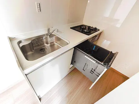 Condo in Shinjuku, view 3