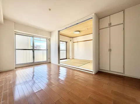 Condo in Yokohama, view 2