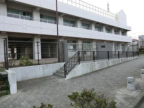 Condo in Yokohama, view 3