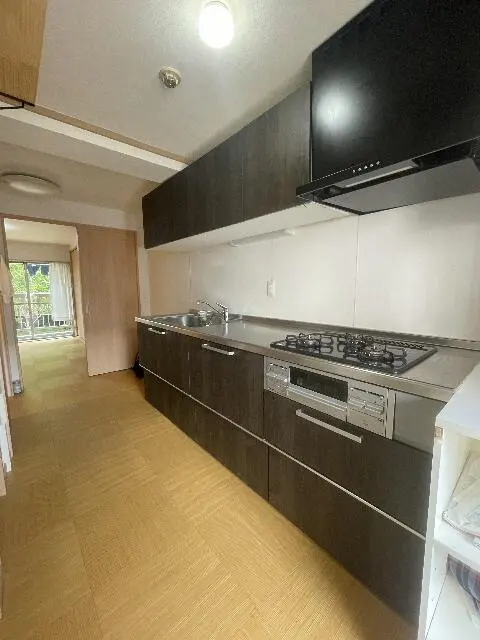 Condo in Yokohama, view 4