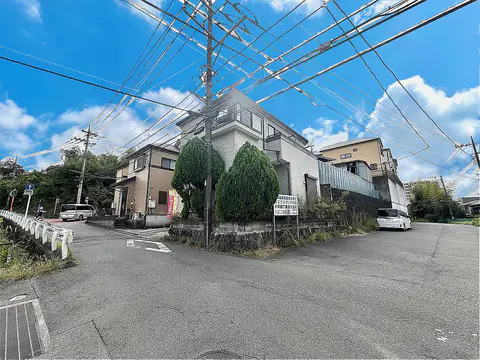 House in Zama, view 2