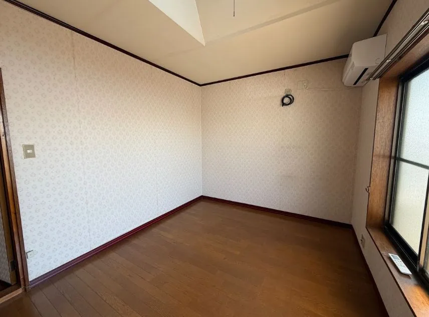 Real photo of an empty room before renovation planning for a home study