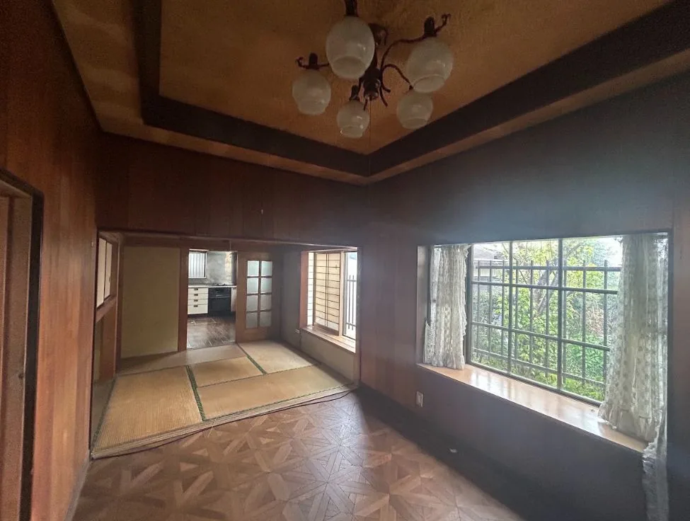 Real photo of a dark traditional Japanese room before renovation planning
