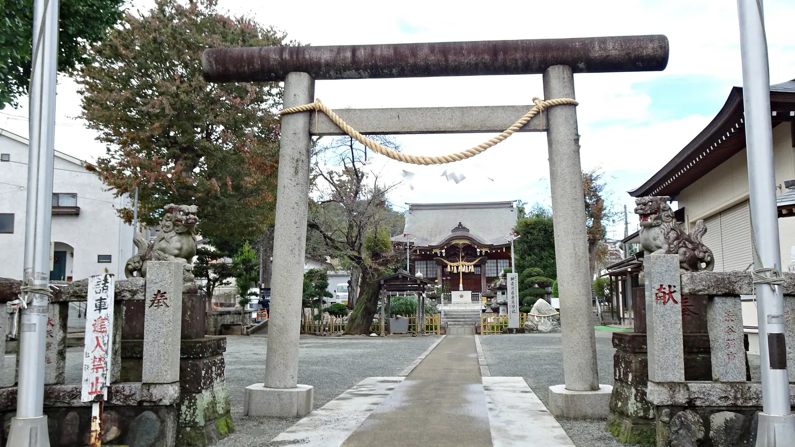 Kurihara Shrine gate in Zama, central Kanagawa